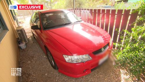 An Adelaide mother-of-four has warned others to beware, said she's being left with no money and no car after buying a vehicle with fake paperwork which then broke down.Andy Hansen bought a $4000 Holden from a man, via Facebook Marketplace.