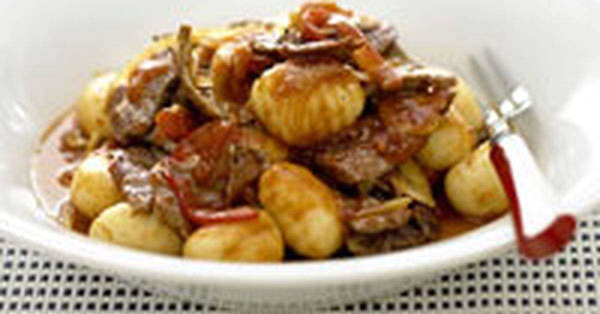 Beef and capsicum with gnocchi - 9Kitchen