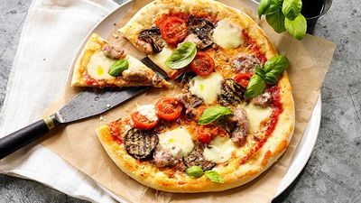 <a href="http://kitchen.nine.com.au/2016/09/09/11/04/pizza-siciliana-with-eggplant-sausage-cherry-tomatoes" target="_top">Pizza Siciliana (eggplant, sausage, cherry tomato)</a>
