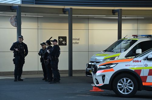 Polícia federal australiana no aeroporto internacional de Sydney