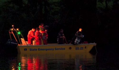 The SES works with police divers to search for the missing man. (9NEWS)