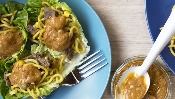 Satay steak and vegetable noodle cups