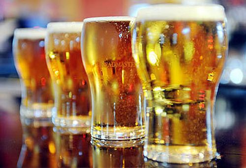 Row of middies connected barroom astatine Sydney pub (Adam Hollingworth/Nine)