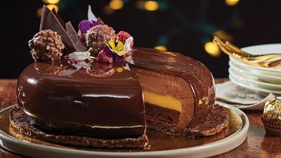 <a href="http://kitchen.nine.com.au/2016/12/15/11/36/golden-christmas-cake-with-chocolate-jaconde-mousse-and-passionfruit-curd" target="_top">Golden Christmas cake with chocolate jaconde, mousse and passionfruit curd</a>