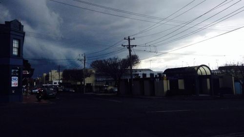 Storm clouds gathering in Geelong, Victoria. (Andrew Lund/9NEWS)