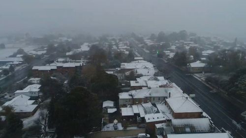 Snow settled along parts of the New South Wales southern and central ranges overnight. (9NEWS)