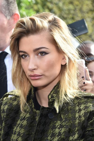 Model and Honey favourite Hailey Baldwin wears her fringe swept back from her face. It's a little tousled, a touch bedhead and a whole lot cool.
