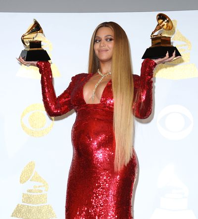 Sexy mamma: Beyonce with her grammys at the 59th Grammy Awards, 2017.
