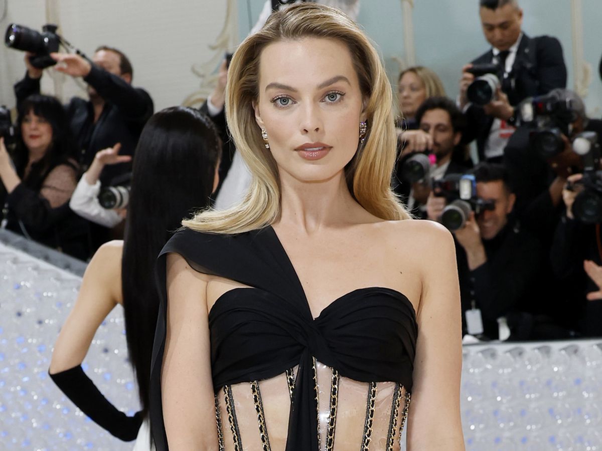 Margot Robbie Wore Vintage Chanel Haute Couture To The 2023 Met Gala
