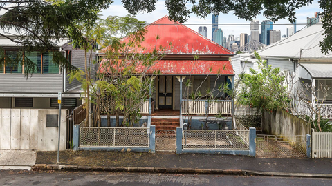 Bidders not willing to fork out over $3.05 million on the worst house in Brisbane's most expensive suburb.