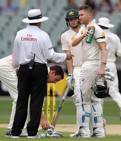 Clarke was forced to don a back brace to continue batting. (AAP)