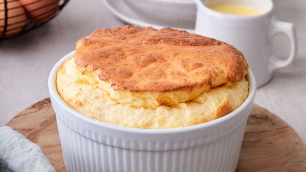 Goat's cheese souffle with cheesy sauce