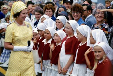 Queen Elizabeth II meets Australian school children