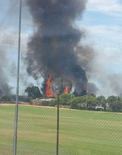 Perth firefighters contain scrub fire