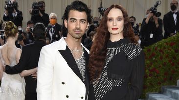 Joe Jonas, left, and Sophie Turner attend The Metropolitan Museum of Art&#x27;s Costume Institute benefit gala celebrating the opening of the &quot;In America: An Anthology of Fashion&quot; exhibition on Monday, May 2, 2022, in New York. (Photo by Evan Agostini/Invision/AP)