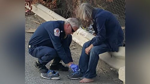 Kind-hearted firefighter gives his shoes to barefoot homeless man