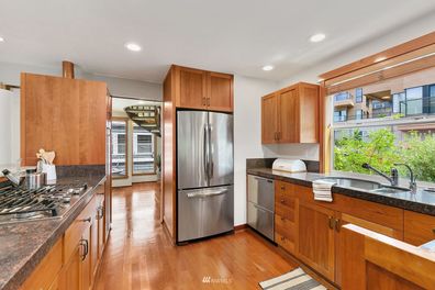 Get your hands on your own houseboat like the one Tom Hanks' character lived in, in Sleepless in Seattle 