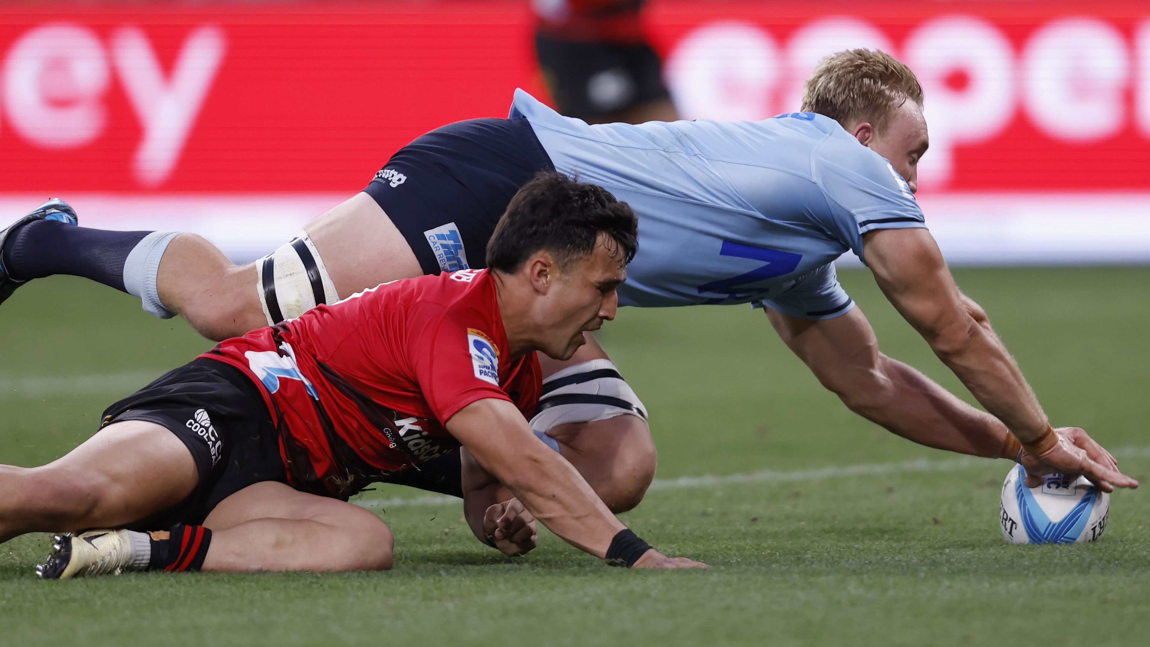 Hugh Sinclair of the Waratahs scores a try during the round two Super Rugby Pacific match against the Crusaders.