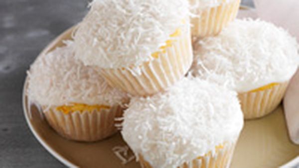 Light coconut cakes