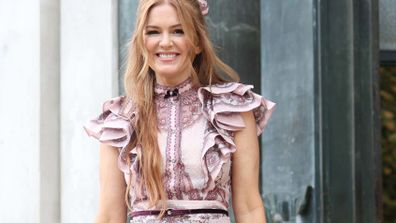 Isla Fisher attends the Zimmermann Paris Womenswear Spring-Summer 2025 show as part of Paris Fashion Week on September 30, 2024 in Paris.