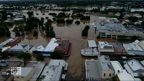 There is a nervous wait this evening for residents of the town of Gympie, as the Mary River continues to rise.