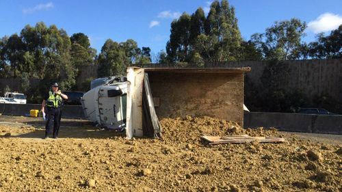 A truck has spilled soil across the city-bound lanes of Melbourne's Eastern Freeway, causing major traffic delays. (Supplied.) 