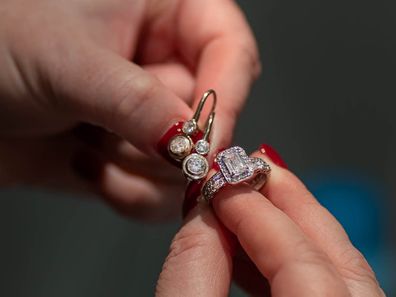 Shelly Horton's engagement ring and earrings