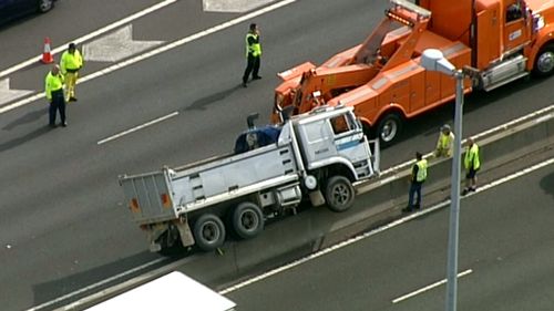 Traffic queued for three kilometres after truck accident west of Sydney