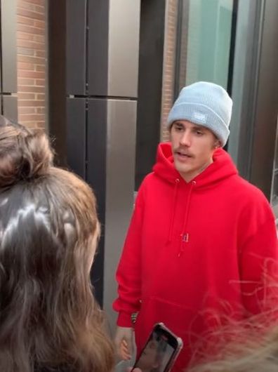 Justin Bieber asks fans to leave his New York apartment building.