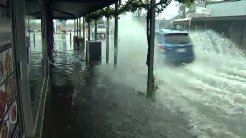 Heavy rainfall caused flooding in Goodwood, Adelaide. (9NEWS)