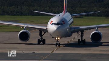 International pilots in Queensland are calling on the state to end mandatory quarantine requirements. 