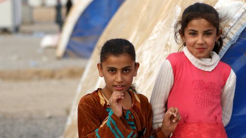 Newly-displaced Iraqi children who fled Mosul arrive at al-Khazar camp. (AFP)