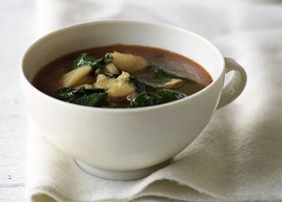 Potato, garlic and spinach soup