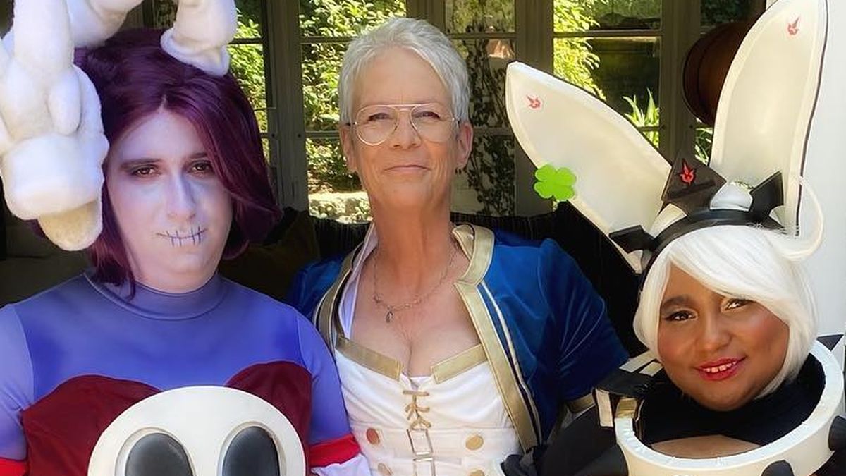 Jamie Lee Curtis officiates daughter Ruby's wedding to partner Kynthia in  cosplay-themed backyard ceremony - 9Celebrity