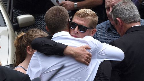Mick Fanning farewells older brother Peter at funeral