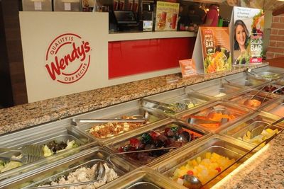 Wendy's pioneers the salad bar: 1979 to 1982