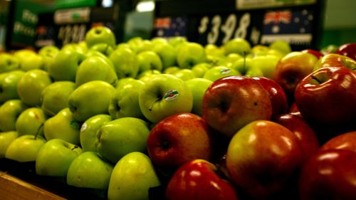 L'augmentation des prix des denrées alimentaires signifie que de nombreux Australiens ont du mal à se payer des fruits et des légumes. 