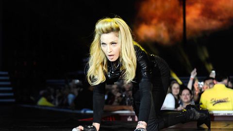 Video: French fans boo Madonna after 45-minute show