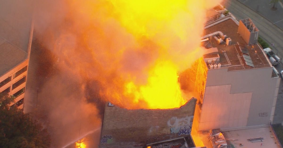 Witnesses describe chaos near Surry Hills building fire