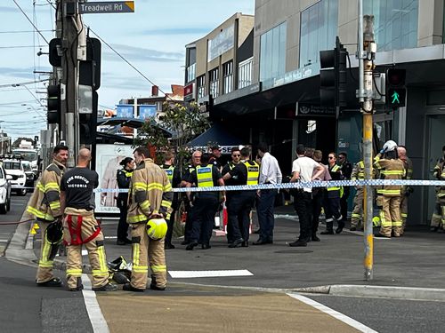 Car crashes into building in Niddrie