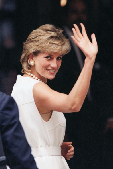 Princess Diana waving to an enthusiatic crowd on the last day of her visit in Chicago in 1996.