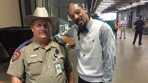 Police officer forced into counselling after taking photo with Snoop Dogg