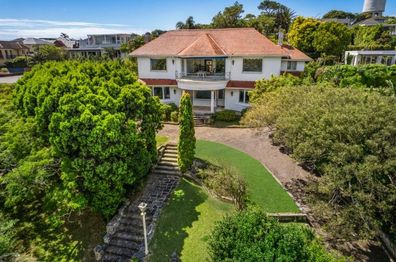 sydney bigwig sells mansion he has never lived in for just over 30 million domain