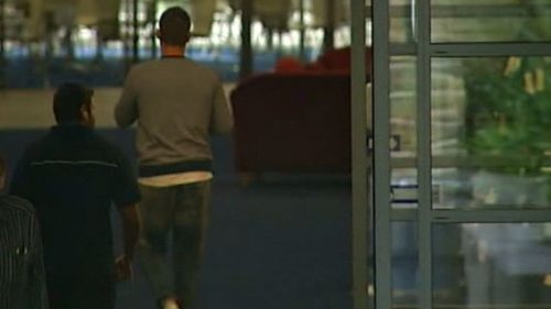 Aussie skipper Michael Clarke returns to Phillip Hughes' room at St Vincent's Hospital. (9NEWS)