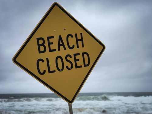 Manly Beach has been closed ahead of the pending storm.(Josh Martin/9NEWS)