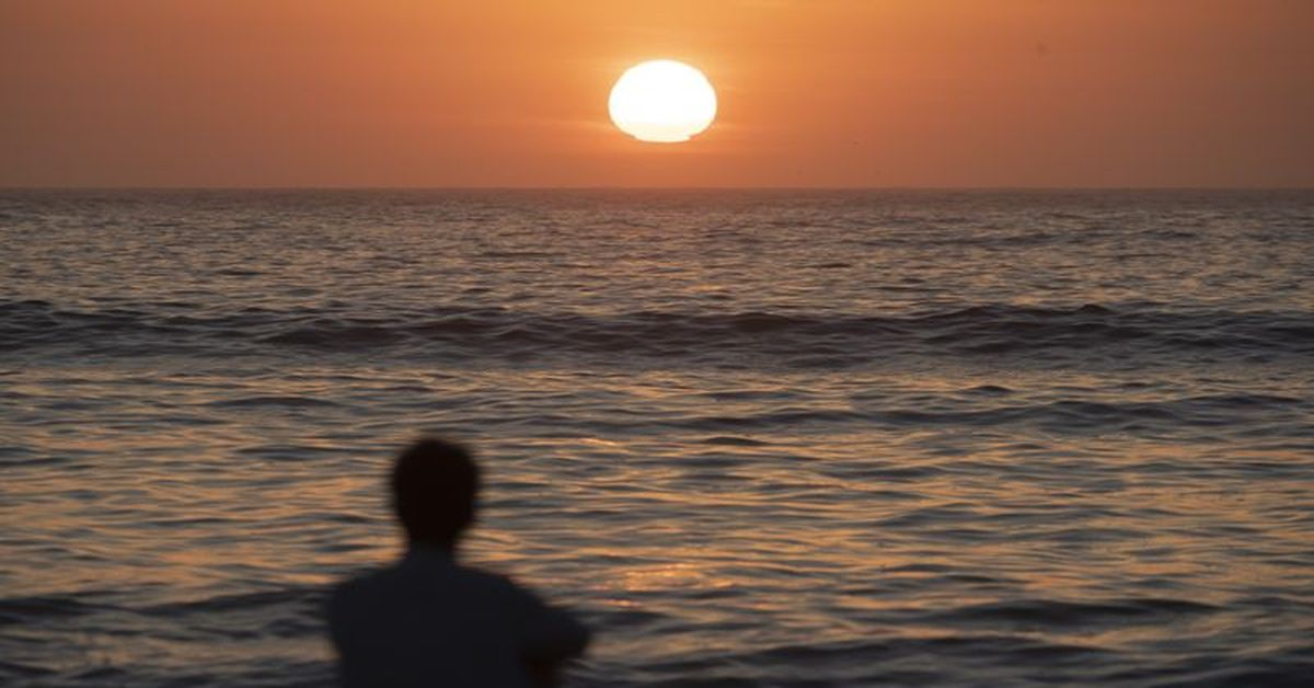 Queensland heatwave to peak today with temperatures likely to break records