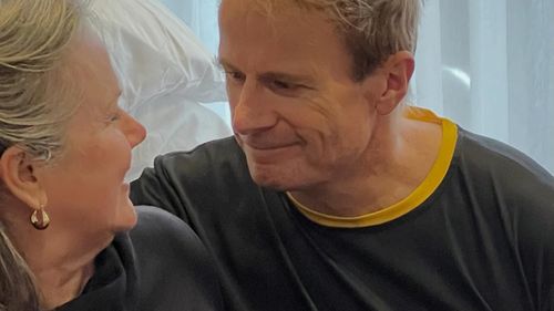 La moglie del professor Richard Scolyer, la dottoressa Katie Nicholl, ha condiviso questa foto insieme ad un aggiornamento mentre continua a combattere il cancro al cervello.