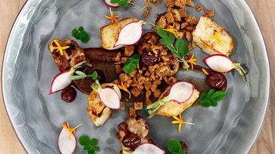 <a href="http://kitchen.nine.com.au/2016/05/05/09/49/spencer-patricks-maltroasted-scallops-and-veal-sweetbreads" target="_top">Spencer Patrick's malt-roasted scallops and veal sweetbreads</a>