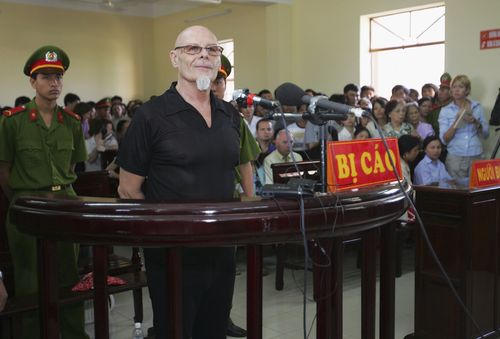 Gary Glitter, procès, salle d'audience