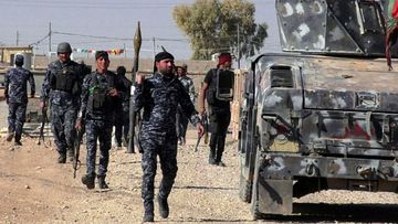Iraqi security forces take part in an operation against Islamic State (IS) militants in Hammam Al-Alil town, south of Mosul, Iraq. (AAP)